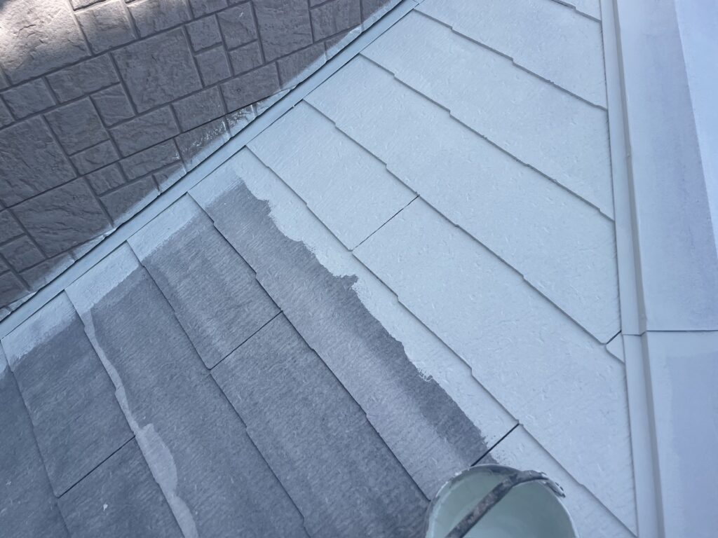 roof undercoat application scene