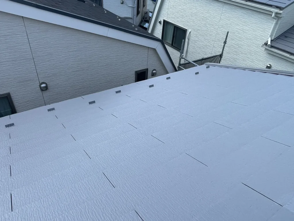 屋根塗装 中塗り 上塗り 施工写真 スレート屋根 仕上げ工程1